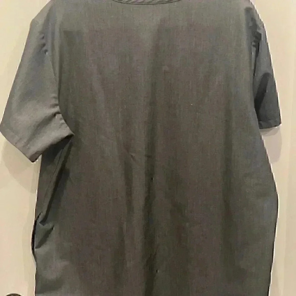 FIGS TECHNICAL COLLECTION GREY SCRUB TOP SIZE LARGE MEDICAL NURSE - Picture 3 of 3